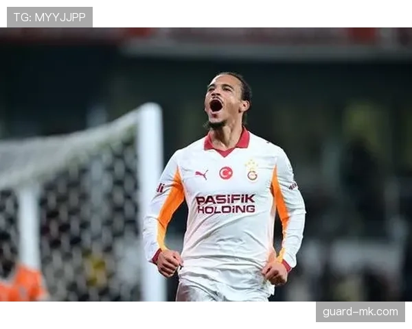 萨内疾速突破，引领球队掀起新一轮进攻高潮