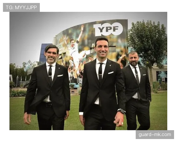 斯卡洛尼中锋战术奏效,球队强势复苏重返巅峰 斯卡洛尼中锋战术奏效,球队强势复苏重返巅峰